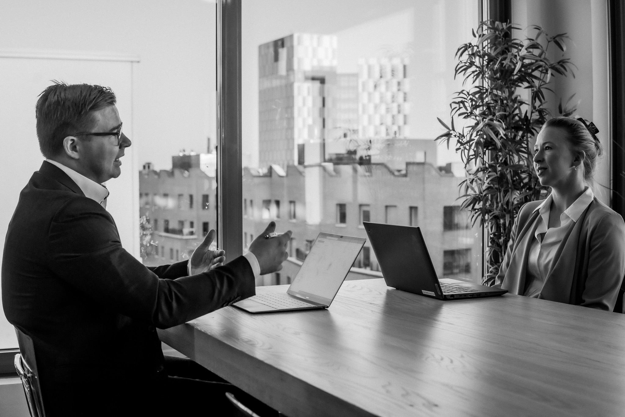 Tutustu yritysoikeuden palveluvalikoimaamme